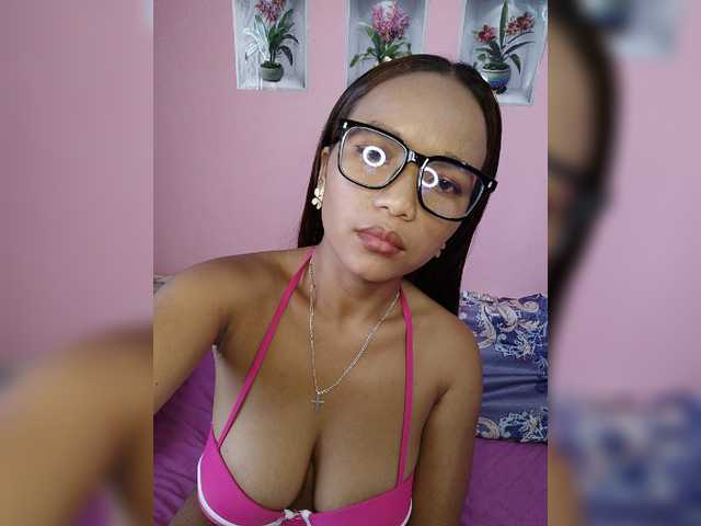 Vaninah live cam on BongaCams