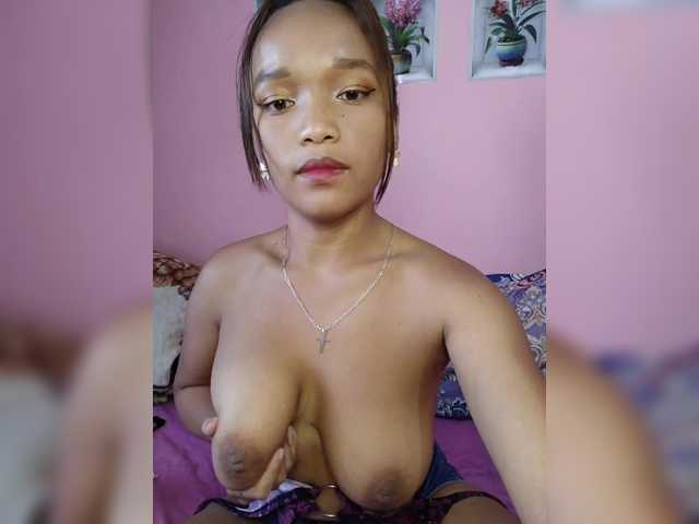 Vaninah live cam on BongaCams