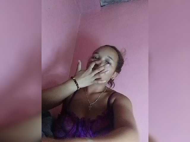 Vaninah live cam on BongaCams