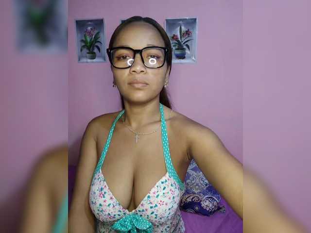 Vaninah live cam on BongaCams