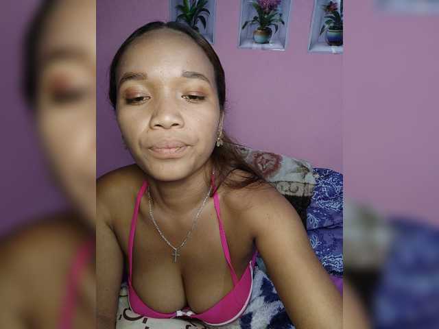 Vaninah live cam on BongaCams
