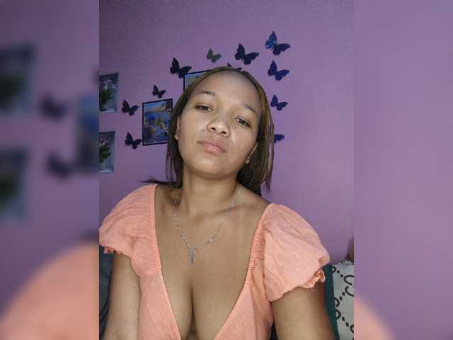 Vaninah live cam on BongaCams