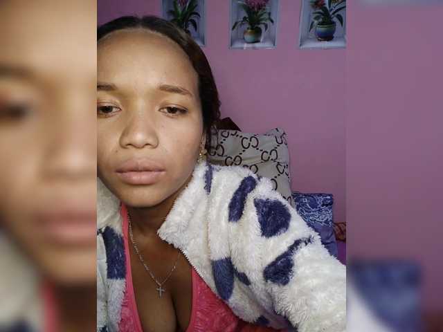 Vaninah live cam on BongaCams