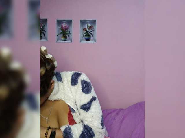 Vaninah live cam on BongaCams
