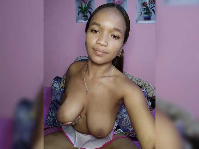 Vaninah live cam on BongaCams