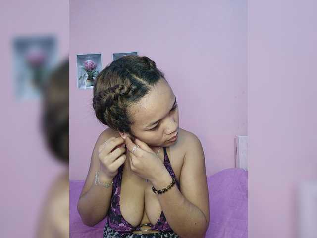 Vaninah live cam on BongaCams