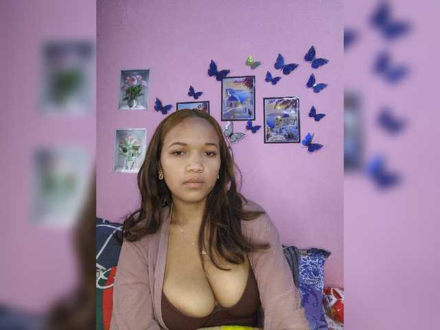 Vaninah live cam on BongaCams