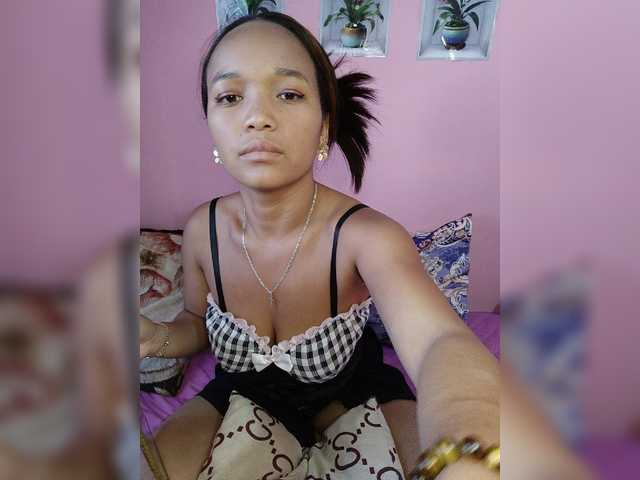 Vaninah live cam on BongaCams