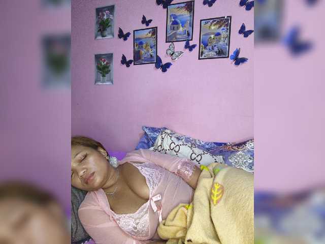 Vaninah live cam on BongaCams
