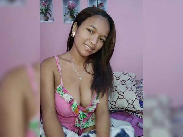 Vaninah live cam on BongaCams
