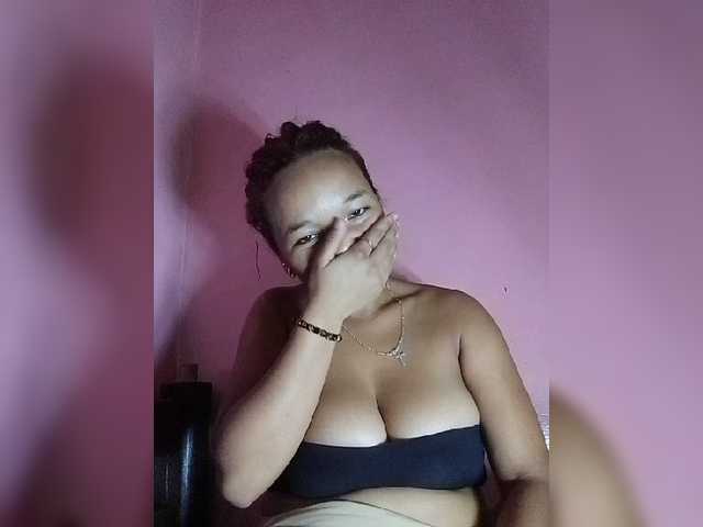 Vaninah live cam on BongaCams