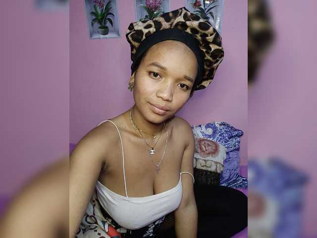 Vaninah live cam on BongaCams