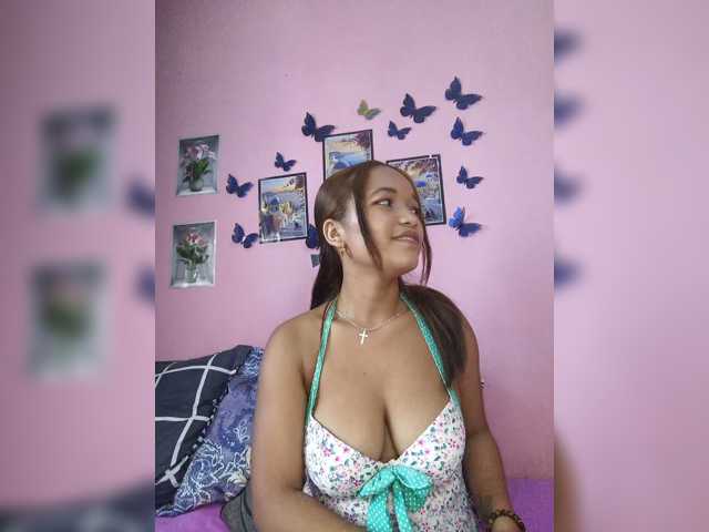 Vaninah live cam on BongaCams