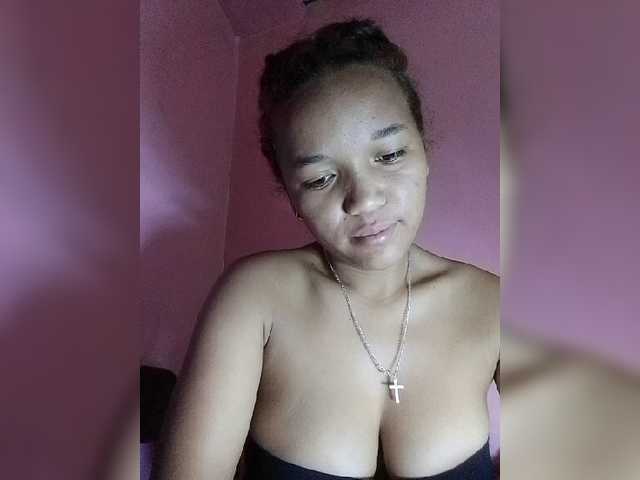 Vaninah live cam on BongaCams