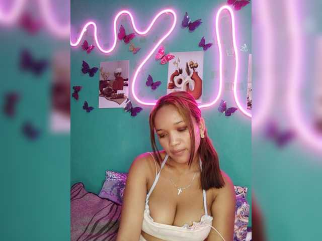 Vaninah live cam on BongaCams