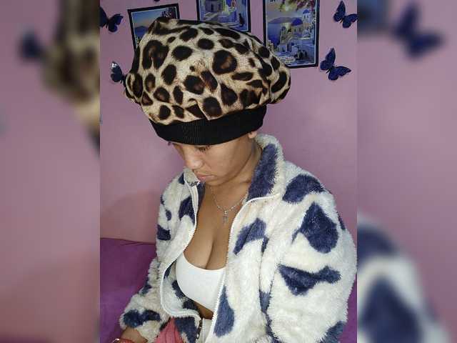 Vaninah live cam on BongaCams