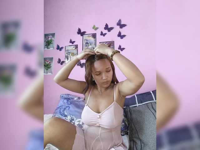 Vaninah live cam on BongaCams