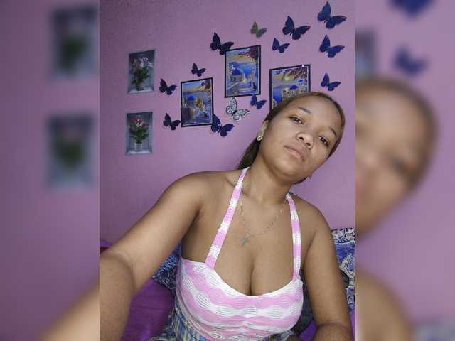 Vaninah live cam on BongaCams