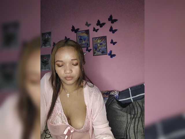 Vaninah live cam on BongaCams