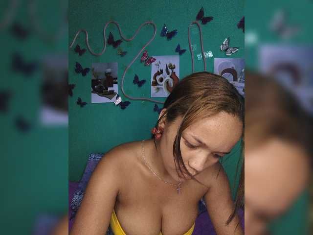 Vaninah live cam on BongaCams
