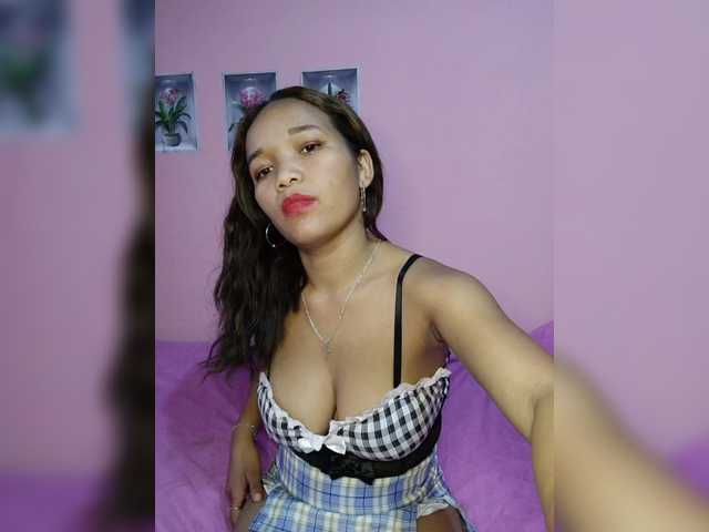 Vaninah live cam on BongaCams