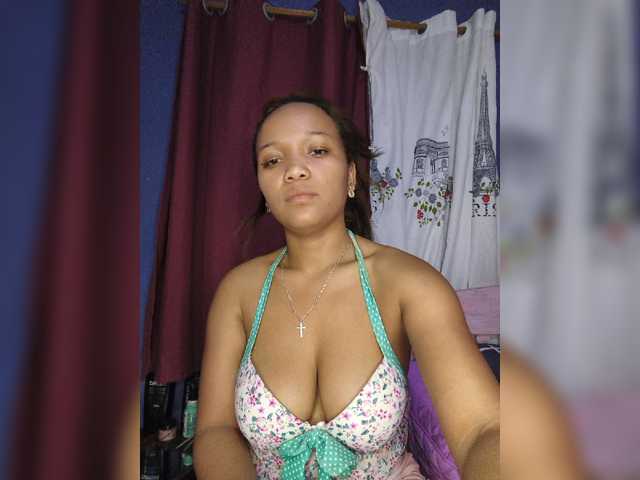 Vaninah live cam on BongaCams