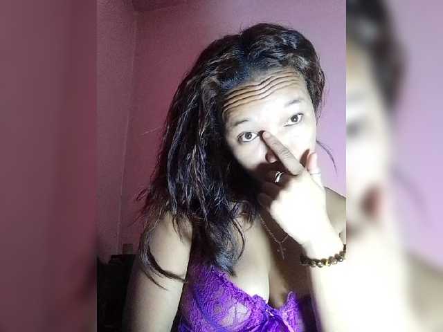 Vaninah live cam on BongaCams