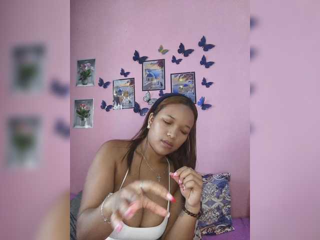 Vaninah live cam on BongaCams