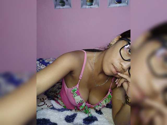 Vaninah live cam on BongaCams