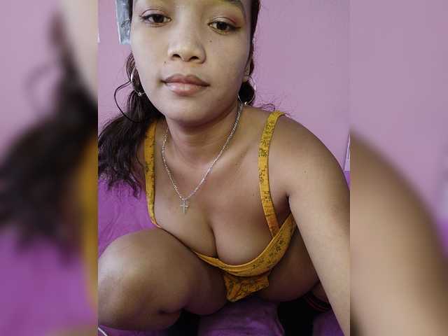 Vaninah live cam on BongaCams