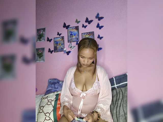 Vaninah live cam on BongaCams