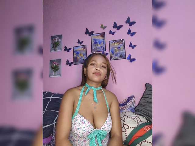 Vaninah live cam on BongaCams