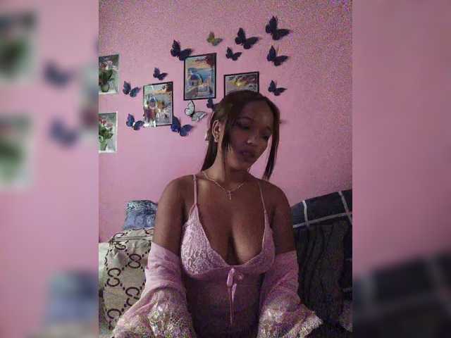 Vaninah live cam on BongaCams