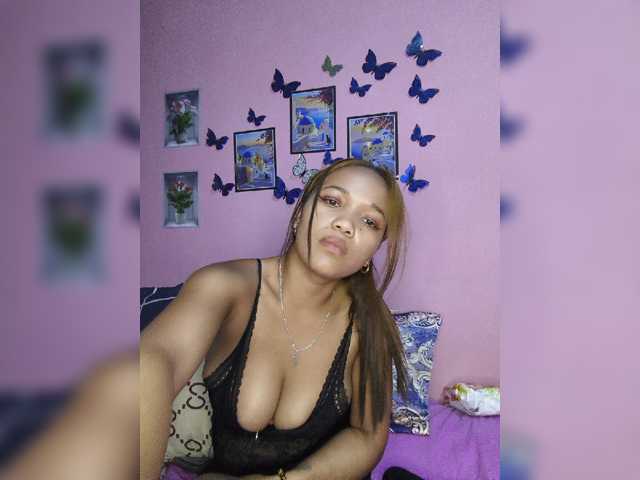 Vaninah live cam on BongaCams