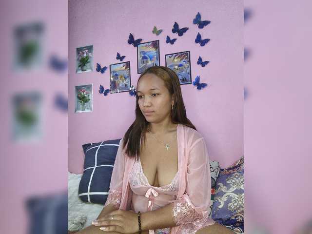 Vaninah live cam on BongaCams