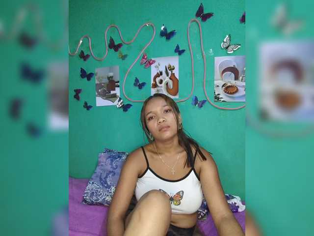Vaninah live cam on BongaCams