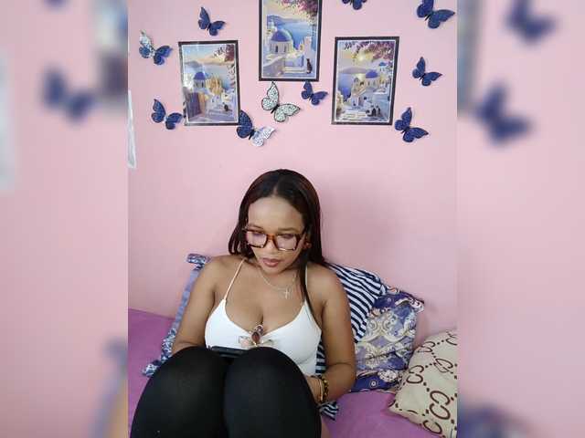 Vaninah live cam on BongaCams