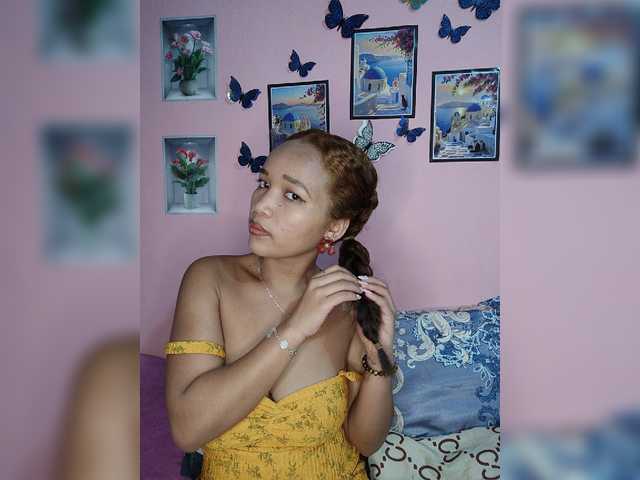 Vaninah live cam on BongaCams