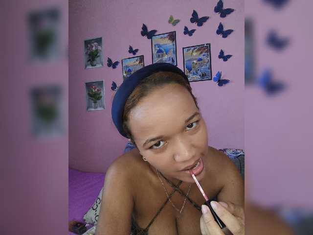 Vaninah live cam on BongaCams