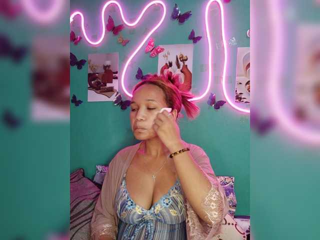 Vaninah live cam on BongaCams