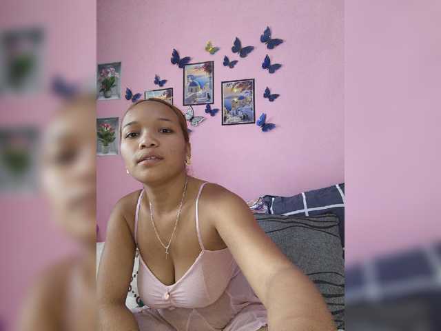 Vaninah live cam on BongaCams