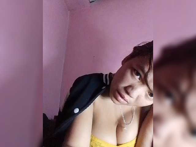 Vaninah live cam on BongaCams