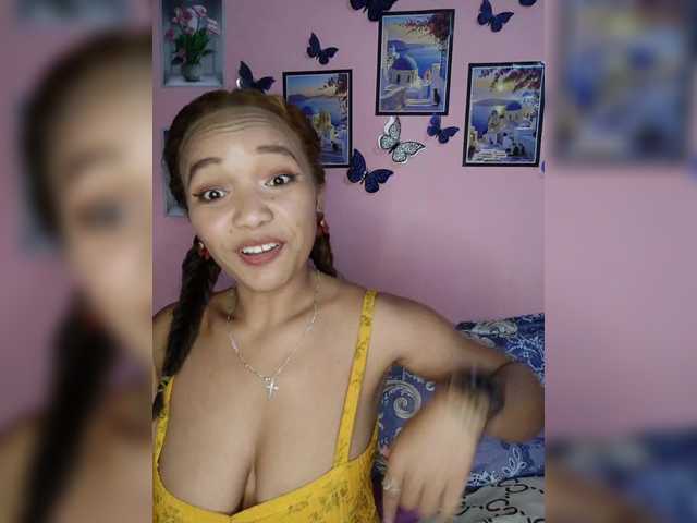 Vaninah live cam on BongaCams