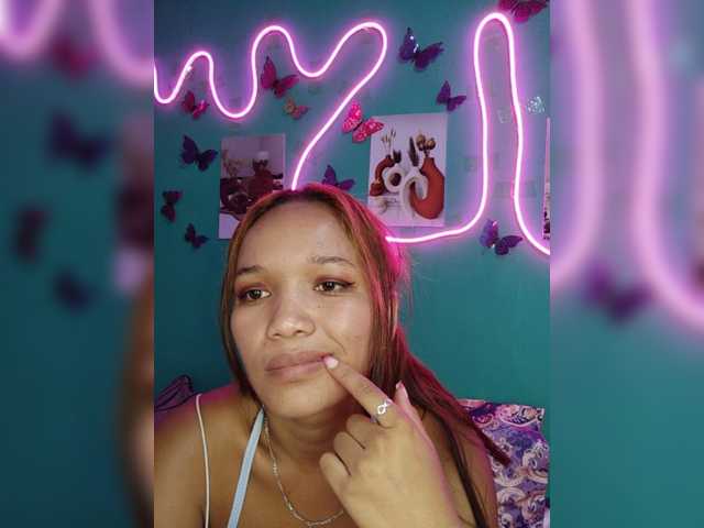 Vaninah live cam on BongaCams