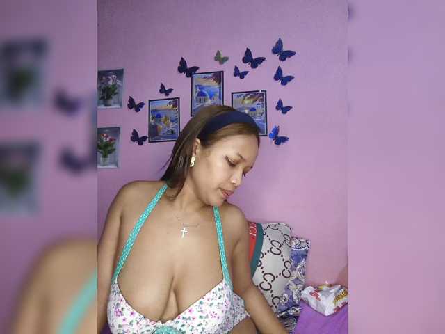 Vaninah live cam on BongaCams