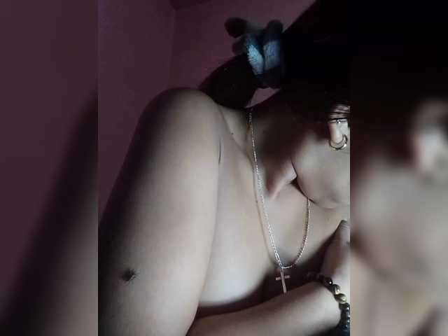Vaninah live cam on BongaCams