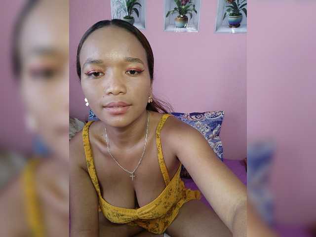 Vaninah live cam on BongaCams