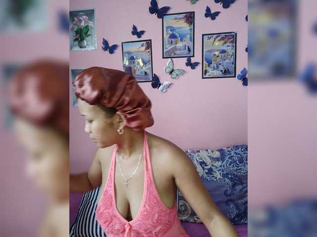 Vaninah live cam on BongaCams