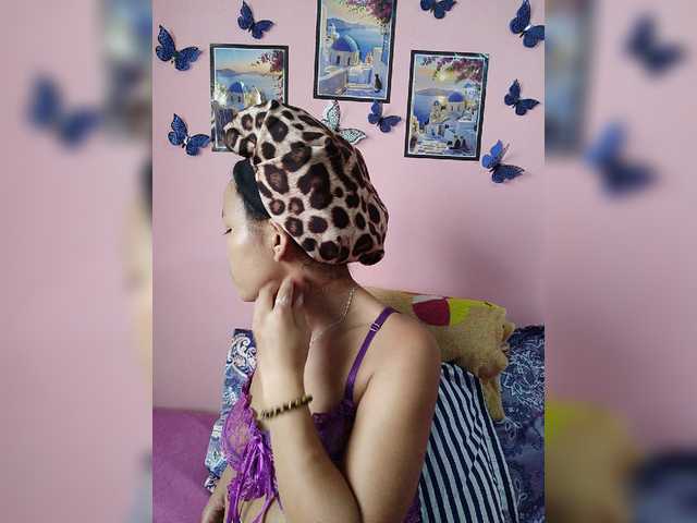 Vaninah live cam on BongaCams