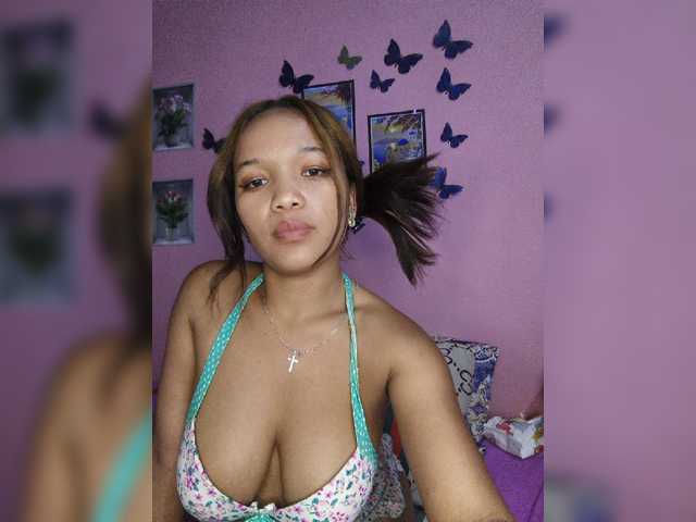 Vaninah live cam on BongaCams